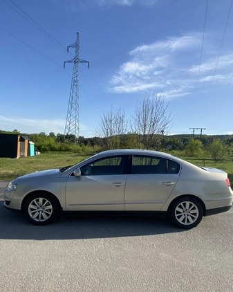 Volkswagen Passat cena 22900 przebieg: 176500, rok produkcji 2010 z Kielce małe 67